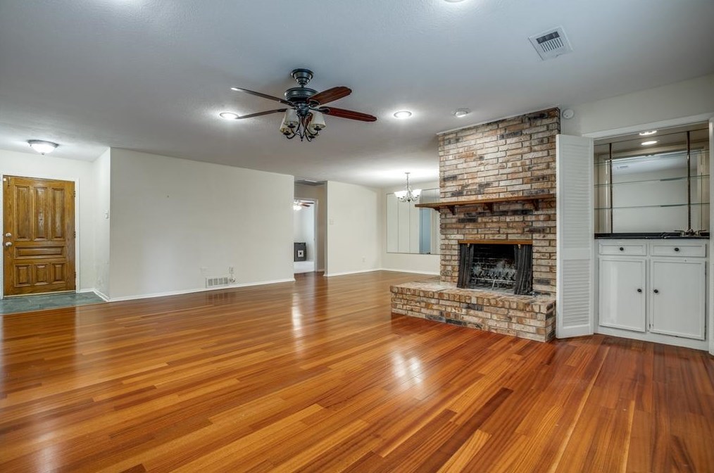 10406 Pagewood Dr, Dallas TX  75230-4254 exterior