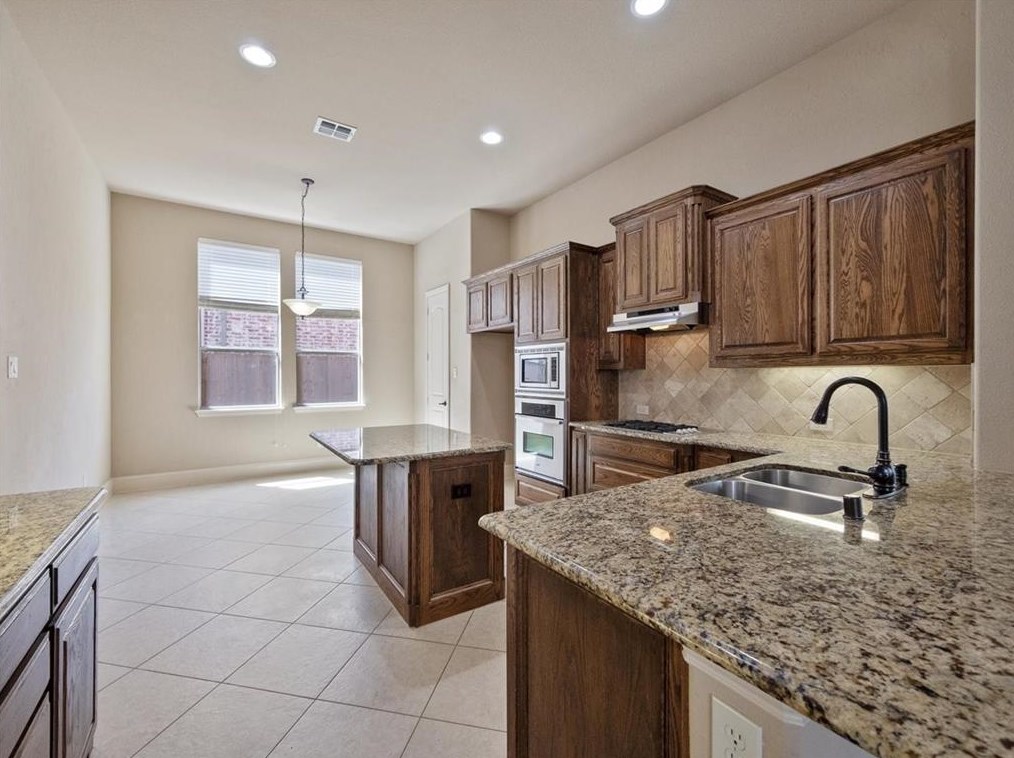 6308 Canyon Crest Dr, Mckinney TX  75071-4698 exterior