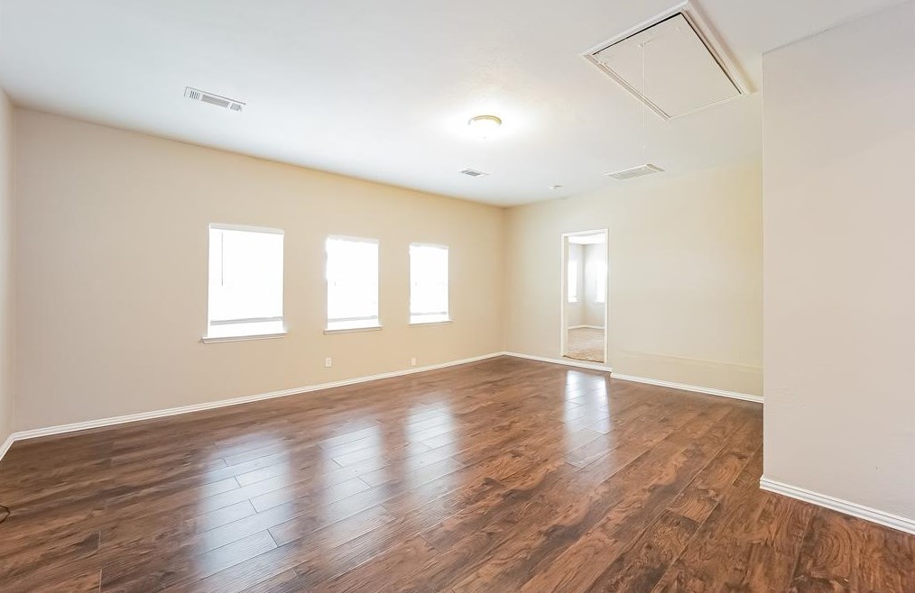 2906 Meadow Green Dr, Dallas TX  75234-4923 exterior