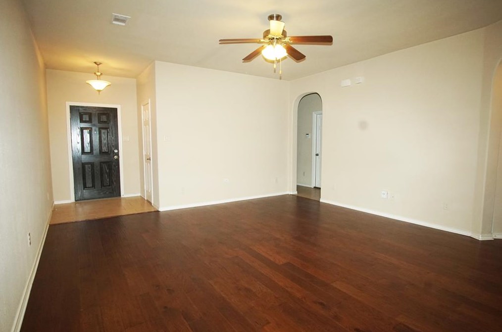 632 Alexander St, Grand Prairie TX  75051-6008 exterior