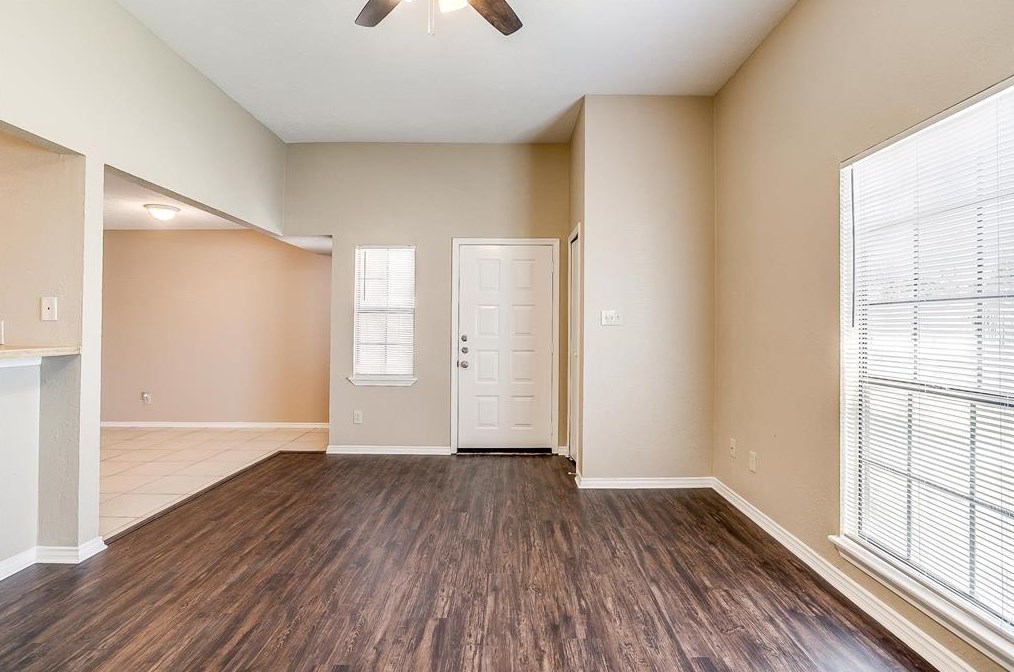 320 Liberty Pl, Grand Prairie TX  75052-5729 exterior