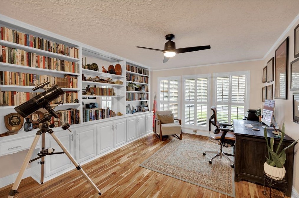 3823 Princess Ln, Dallas TX  75229-5233 exterior