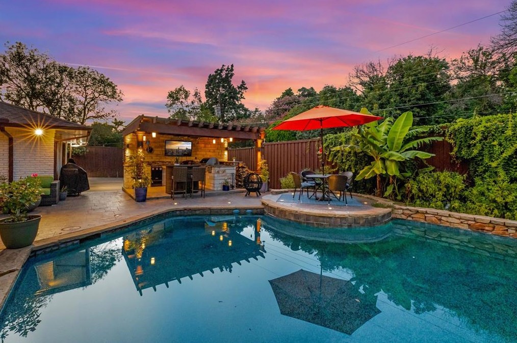 3823 Princess Ln, Dallas TX  75229-5233 exterior