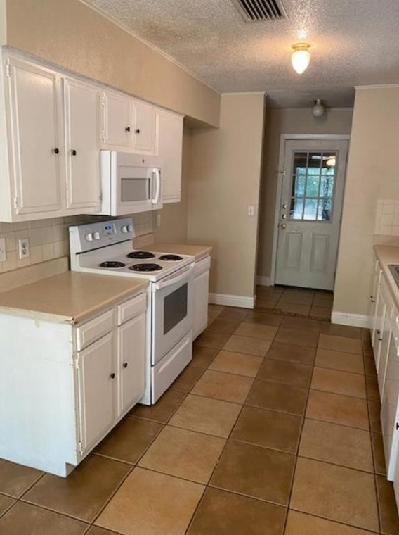 722 Springdale Ln, Grand Prairie TX  75052-5352 exterior