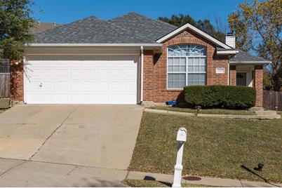 6140 Lake Vista Drive - Photo 1