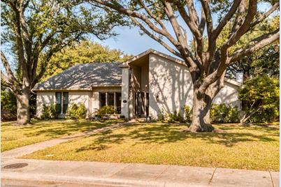 16916 Old Pond Drive - Photo 1