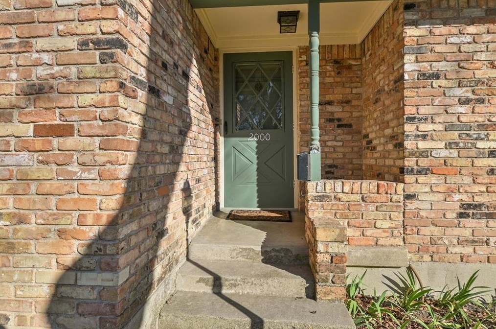 2000 Greenbriar Ln, Plano TX  75074-4655 exterior