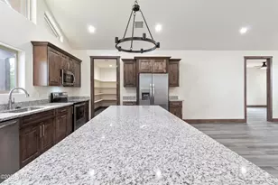 140 N Retreat Dr, Show Low, AZ 85901 - Photo 7