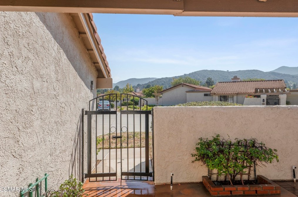308 Pebble Beach Dr, Thousand Oaks CA  91320-4124 exterior