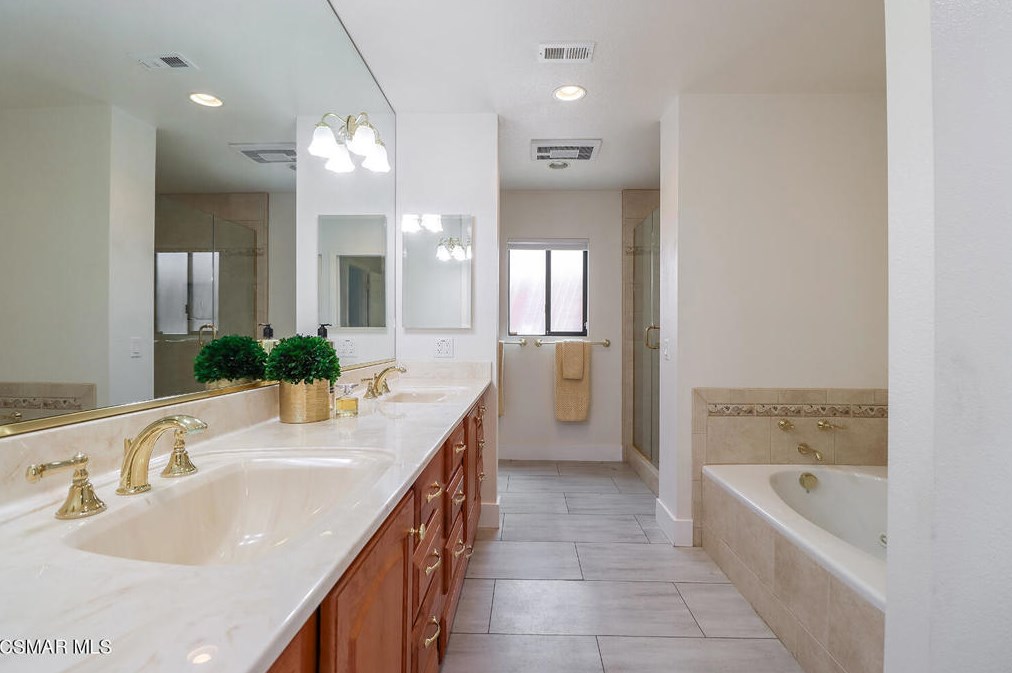 88 Herringbone Ct, Thousand Oaks CA  91320-3849 exterior
