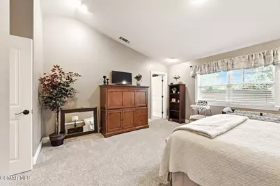 2056 Casual Court, Simi Valley, CA 93065 - Photo 37