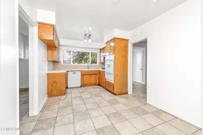 22002 Ybarra Road, Woodland Hills, CA 91364 - Photo 17