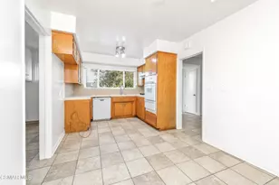 22002 Ybarra Rd, Woodland Hills, CA 91364 - Photo 17