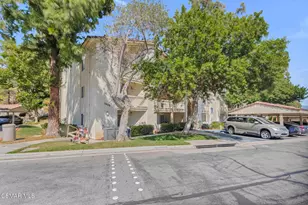 5805 Oak Bend Ln, Oak Park, CA 91377 - Photo 15