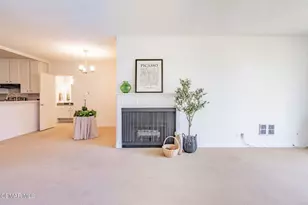 11645 Montana Ave, Los Angeles, CA 90049 - Photo 13