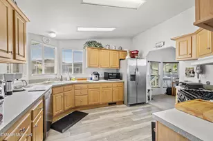 195 Tierra Rejada Road, Simi Valley, CA 93065 - Photo 9