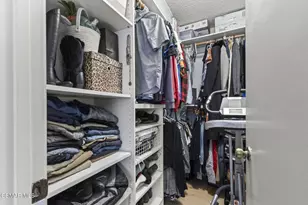 5700 Etiwanda Ave, Tarzana, CA 91356 - Photo 19