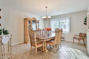 5260 Edgeware Dr, Calabasas, CA 91301 - Photo 11