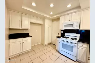 402 Country Club D Drive #D, Simi Valley, CA 93065 - Photo 13