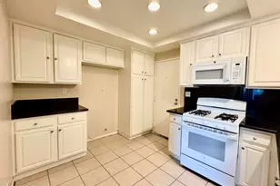 402 Country Club D Dr, Simi Valley, CA 93065 - Photo 13