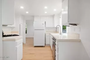 4139 Lost Springs Dr, Calabasas, CA 91301 - Photo 7