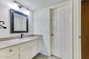 5728 Oak Bend Ln, Oak Park, CA 91377 - Photo 21