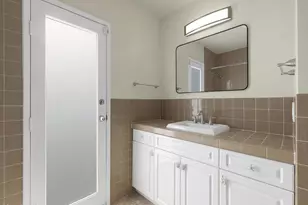 4610 Cerrillos Dr, Woodland Hills, CA 91364 - Photo 35