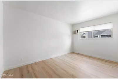 22050 Calvert Street #10, Woodland Hills, CA 91367 - Photo 17