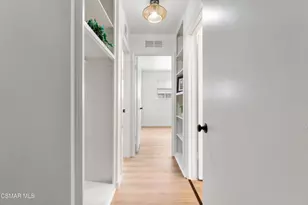 22050 Calvert St, Woodland Hills, CA 91367 - Photo 13