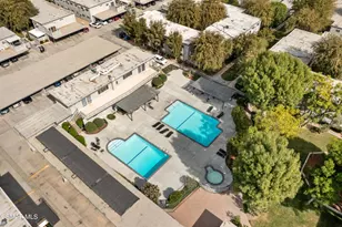 22050 Calvert St, Woodland Hills, CA 91367 - Photo 19