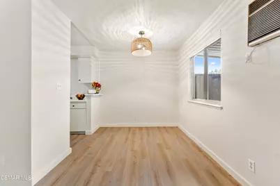 22050 Calvert Street #10, Woodland Hills, CA 91367 - Photo 7