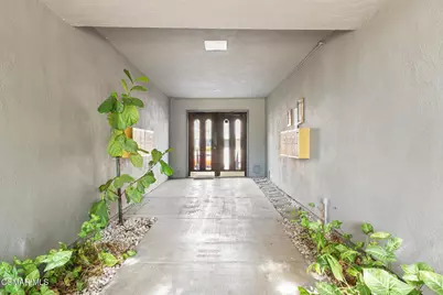 22050 Calvert Street #10, Woodland Hills, CA 91367 - Photo 29