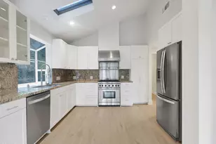 17032 Cotter Pl, Encino, CA 91436 - Photo 7