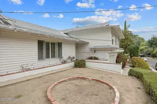 23325 Bessemer St, Woodland Hills, CA 91367 - Photo 37