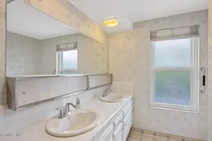 23325 Bessemer St, Woodland Hills, CA 91367 - Photo 25