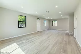 28722 Lincoln Ave, , CA 91384 - Photo 9