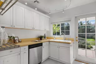 18020 Collins St, Encino, CA 91316 - Photo 13