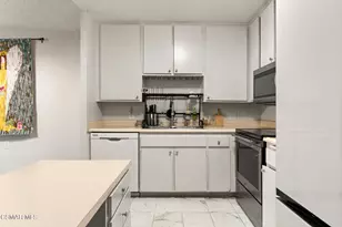 327 Chestnut Hill Ct, Thousand Oaks, CA 91360 - Photo 1