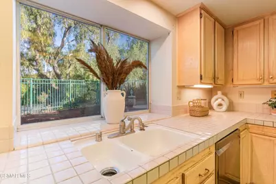 368 Pellburne Court, Simi Valley, CA 93065 - Photo 13