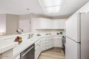 697 Sutton Crest Trail, Oak Park, CA 91377 - Photo 15