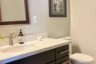 15652 Hillview Ln, Granada Hills, CA 91344 - Photo 11