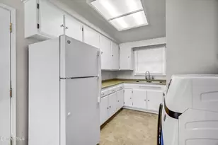 17400 Cantlay St, Lake Balboa, CA 91406 - Photo 19