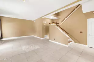 600 Kingswood Ln, Simi Valley, CA 93065 - Photo 9