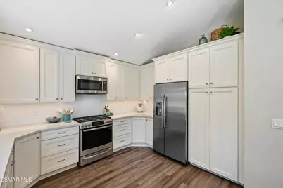 2920 Hyacinth Court, Thousand Oaks, CA 91360 - Photo 9