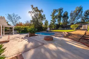 952 Carefree Dr, Simi Valley, CA 93065 - Photo 31