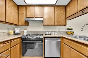 245 Oak Leaf Dr, Thousand Oaks, CA 91360 - Photo 17