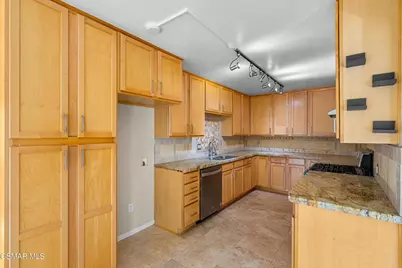 17400 Hemmingway Street, Northridge, CA 91325 - Photo 11