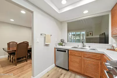 22203 Shadow Valley Circle, Chatsworth, CA 91311 - Photo 19