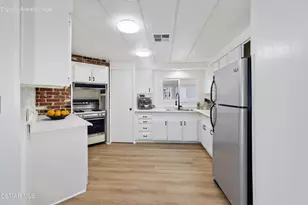 72 Suzanne Ct, Newbury Park, CA 91320 - Photo 11