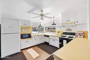 72 Suzanne Ct, Newbury Park, CA 91320 - Photo 35